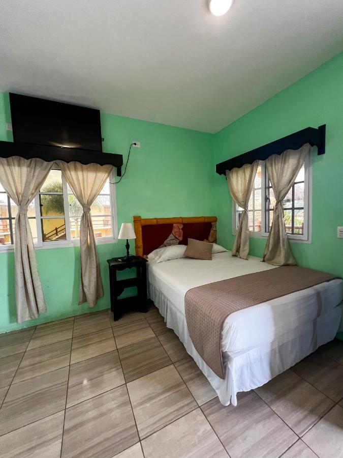 Hotel Pazifico En Monterrico Esterno foto