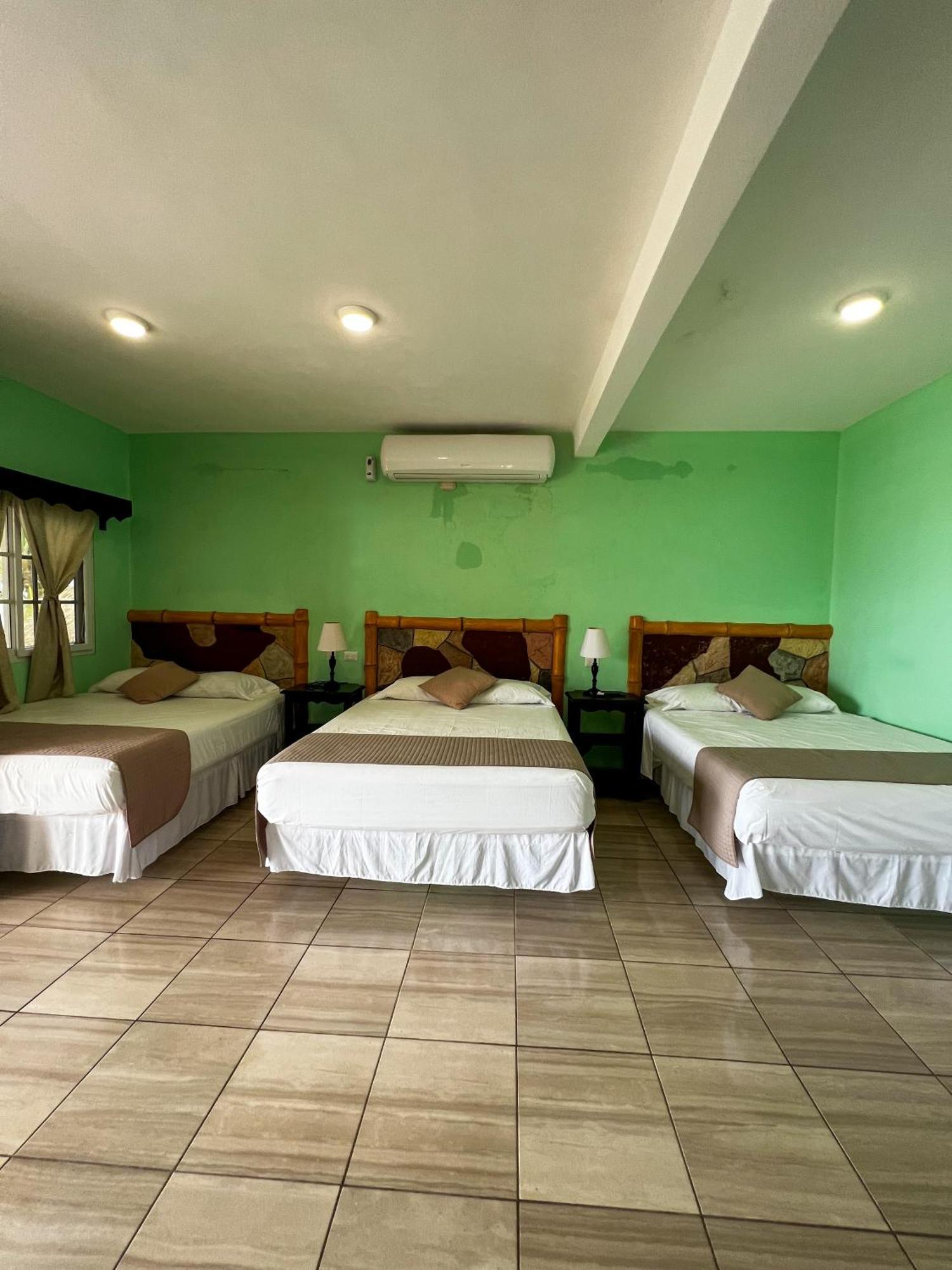 Hotel Pazifico En Monterrico Esterno foto