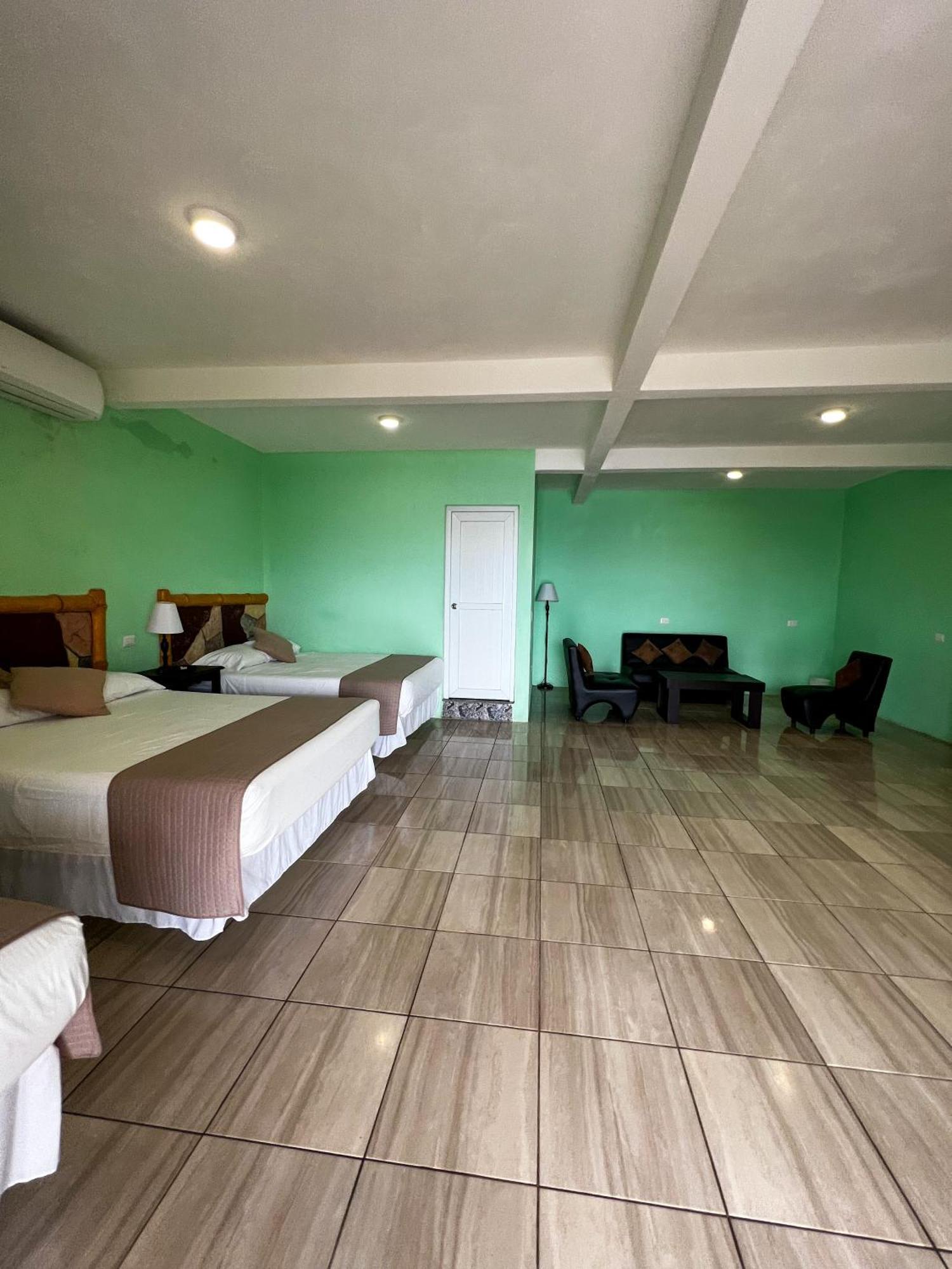 Hotel Pazifico En Monterrico Esterno foto