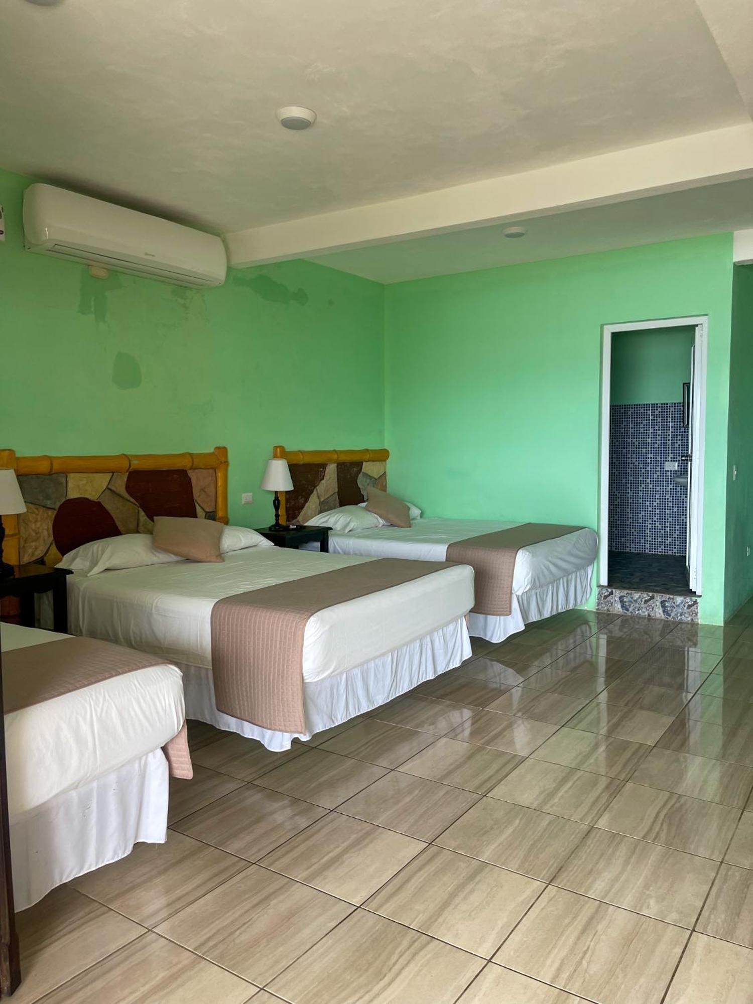 Hotel Pazifico En Monterrico Esterno foto