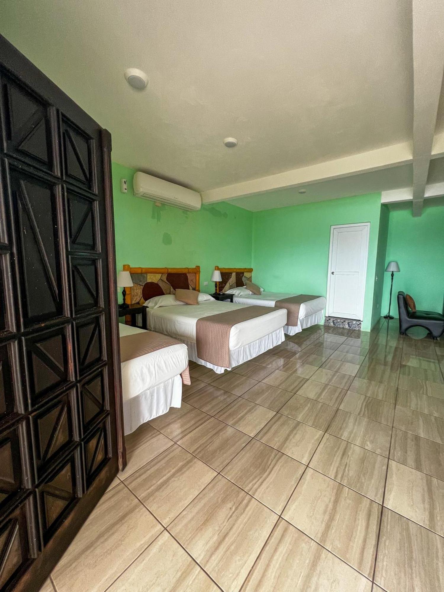 Hotel Pazifico En Monterrico Esterno foto